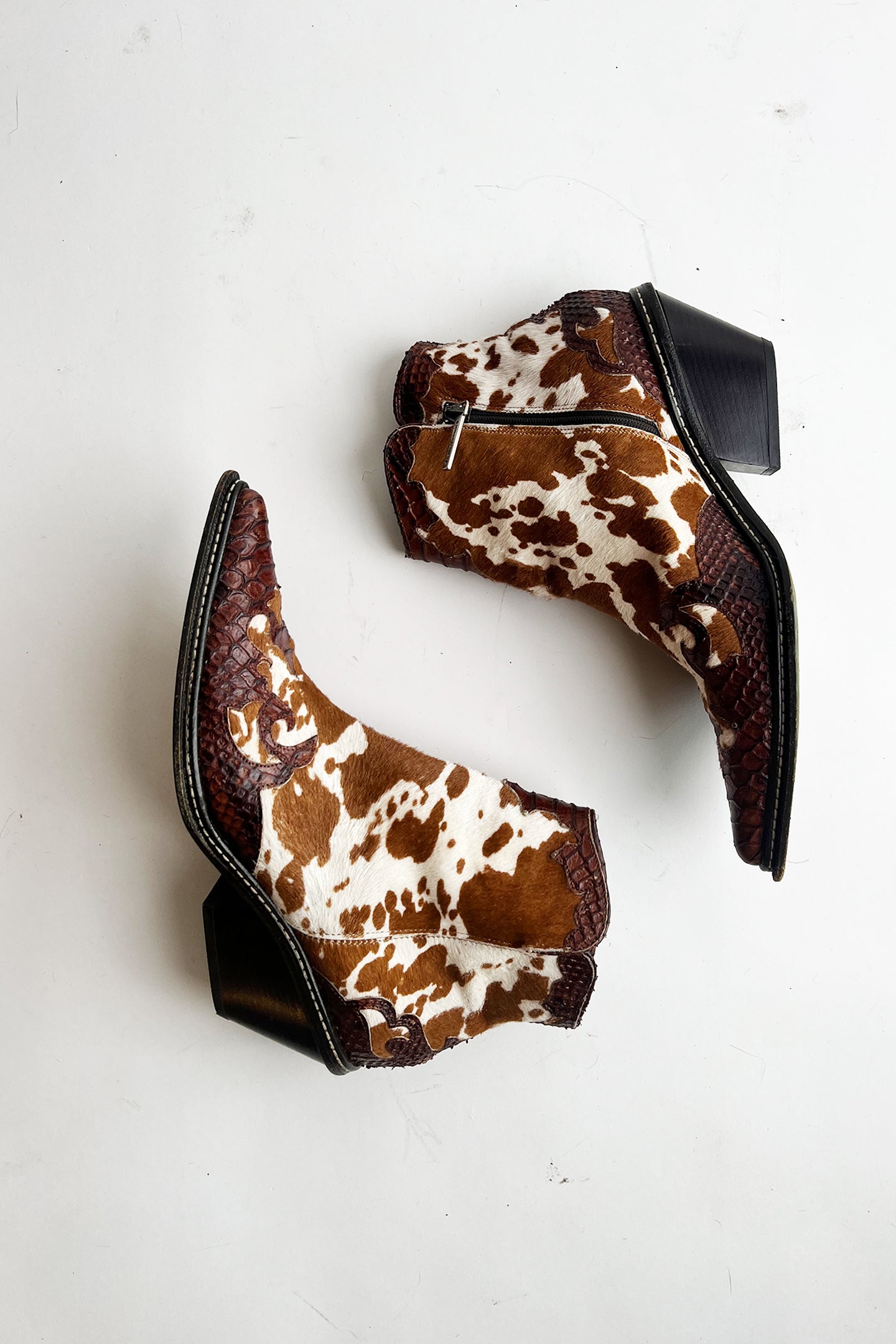 Vintage 90s Y2k Italian cowhide western heeled boots 37