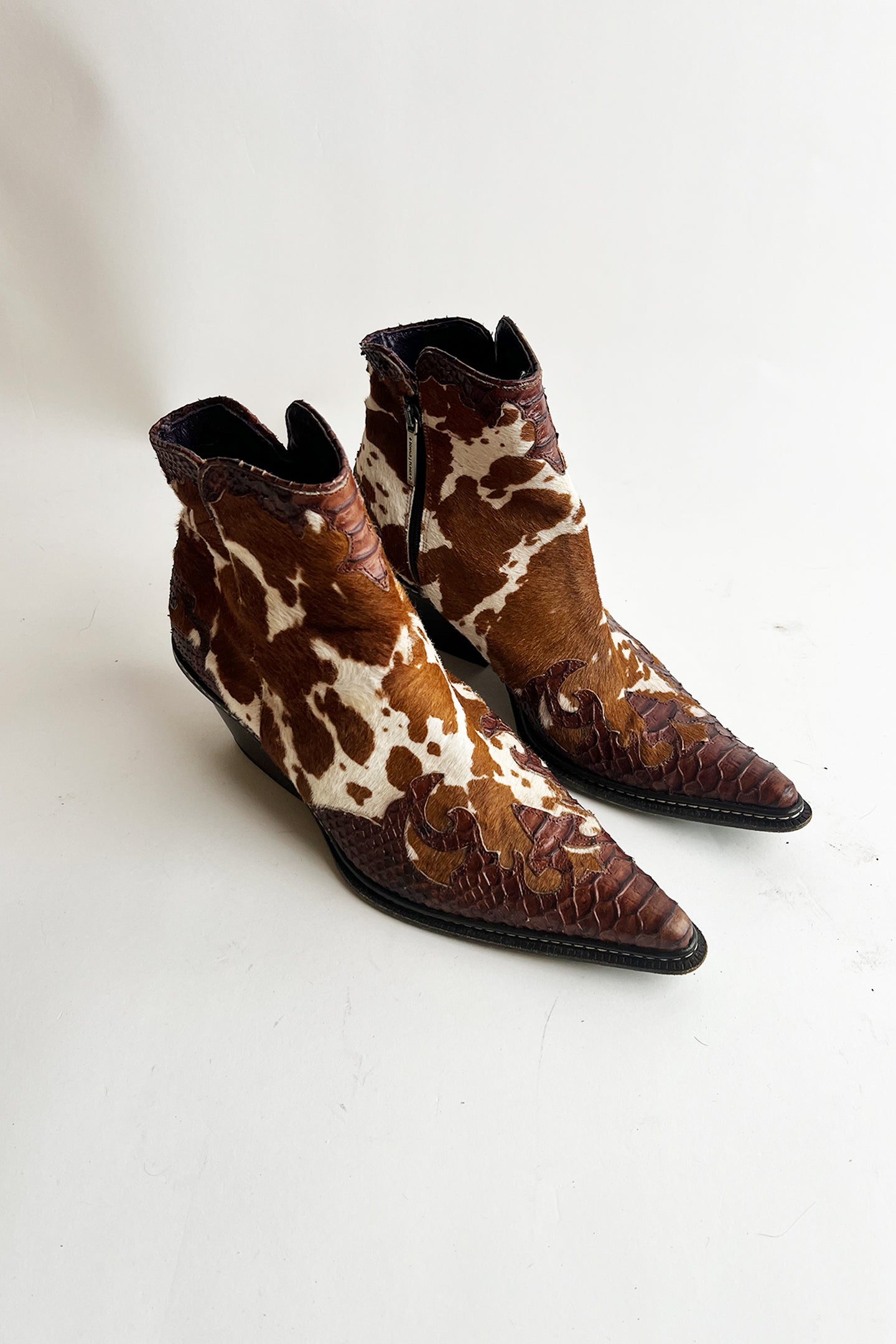 Vintage 90s Y2k Italian cowhide western heeled boots 37