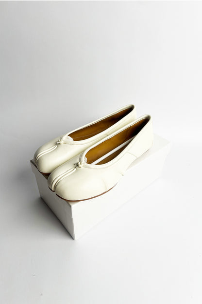 Maison Margiela white leather tabi ballet flats 38 new with box