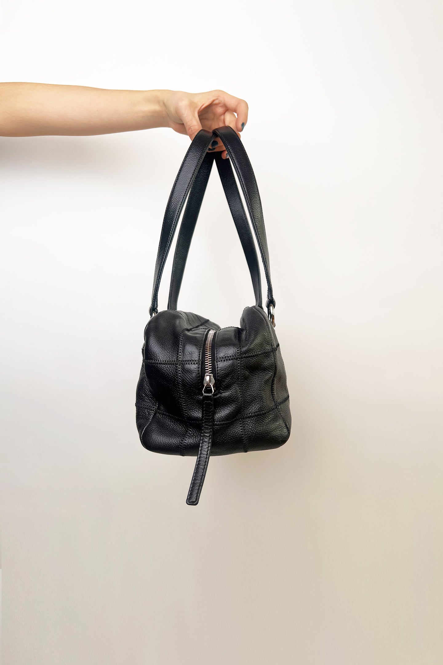 Vintage Chanel black leather stitched shoulder bag