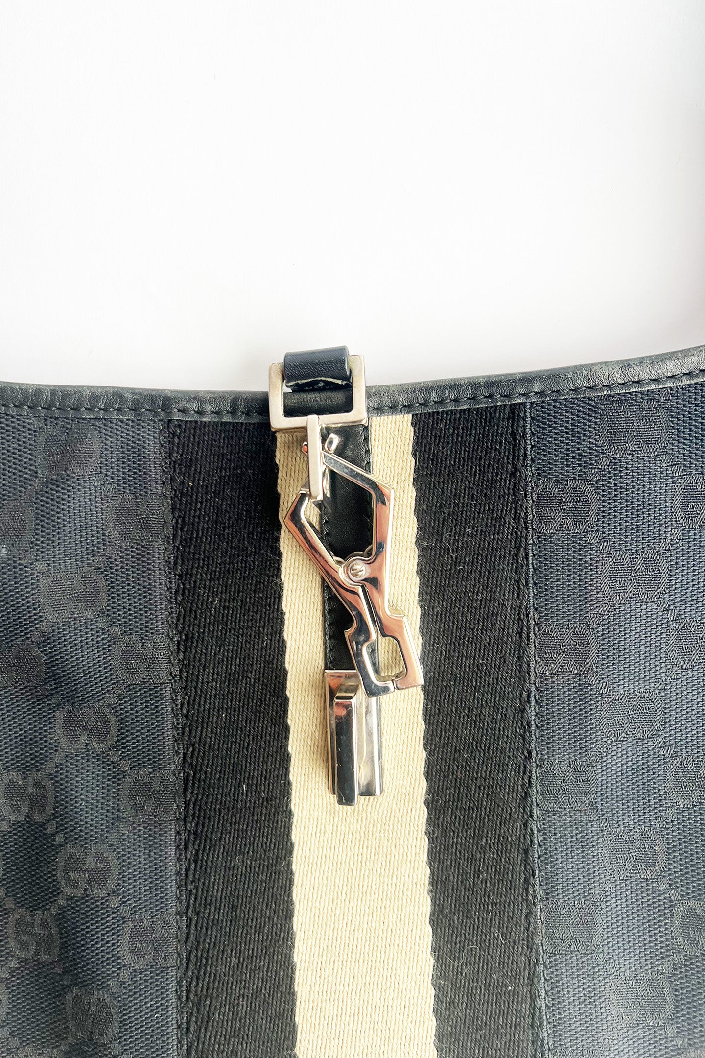 Vintage black canvas Gucci jackie shoulder bag