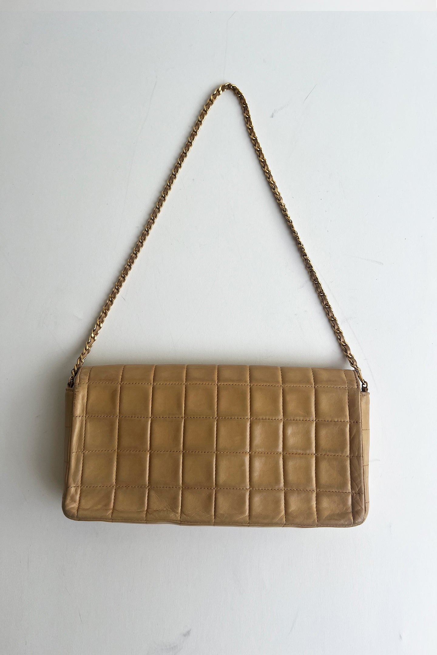 Vintage Chanel beige lamb leather shoulder bag