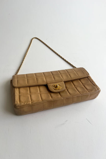 Vintage Chanel beige lamb leather shoulder bag