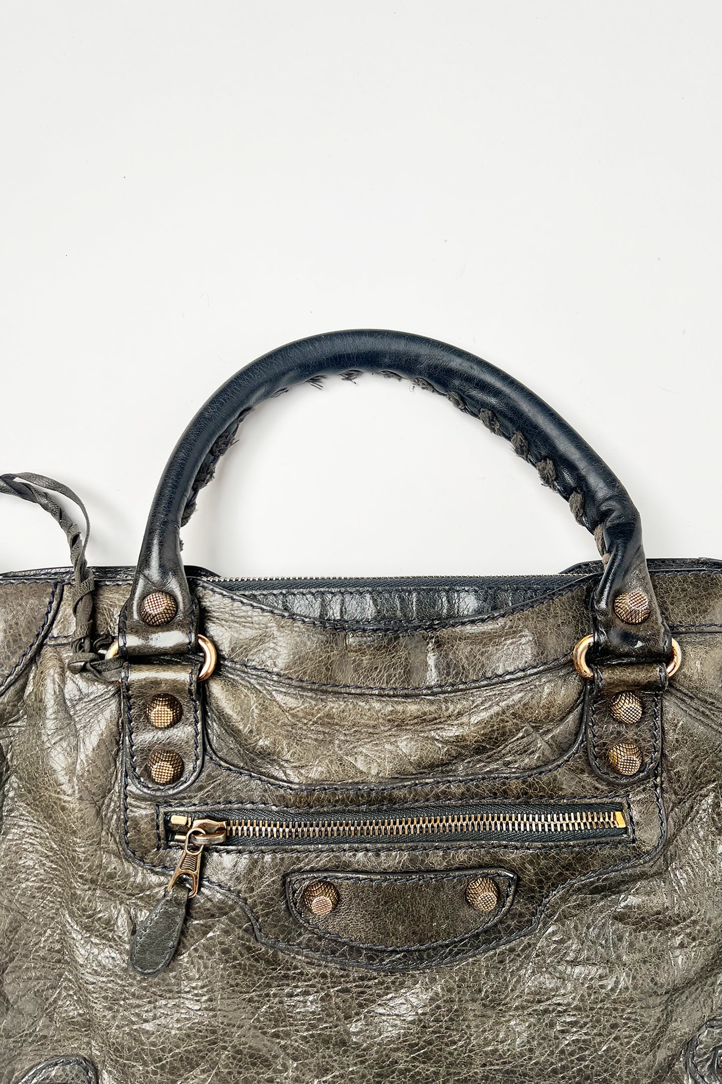 バッグ 2000s vintage BALENCIAGA le city Vintage 2000s Balenciaga le city bag in distressed grey