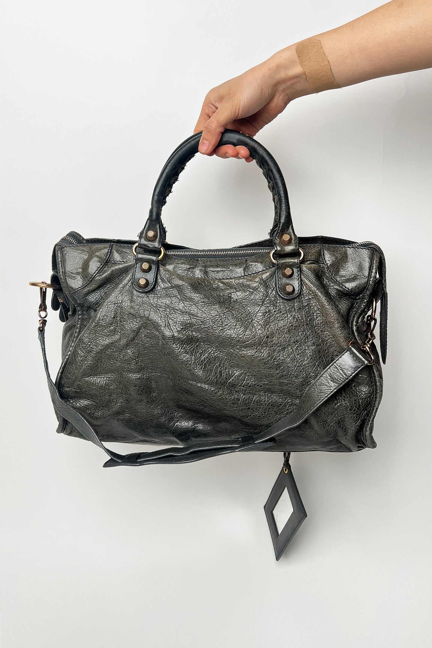 バッグ 2000s vintage BALENCIAGA le city Vintage 2000s Balenciaga le city bag in distressed grey