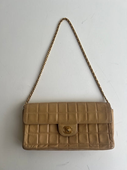 Vintage Chanel beige lamb leather shoulder bag